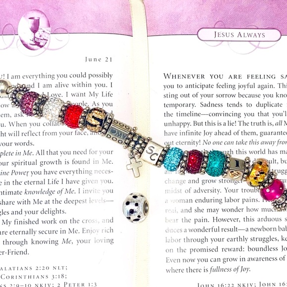 Sterling Silver Swarovski Chrystal charm bracelet - Picture 4 of 9